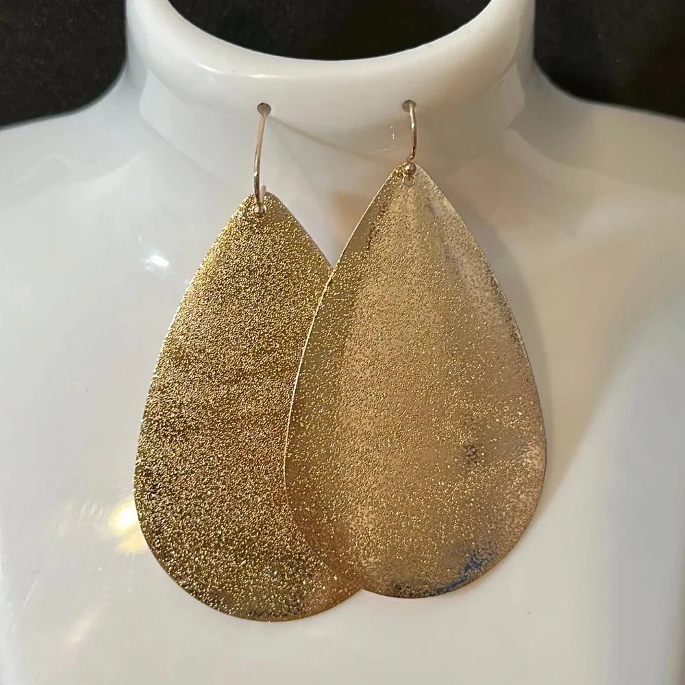 5/$20 rose gold metal drop earrings
